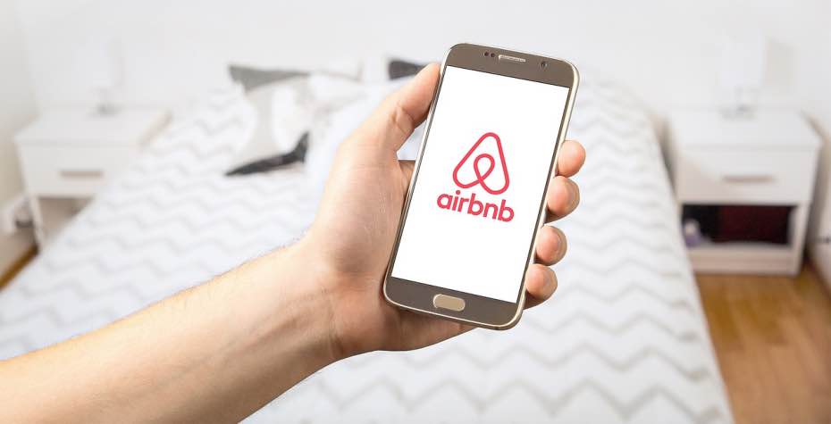 airbnb, Asociaciones de Vecinos, viviendas de uso turístico, conRderuido.com, ruido