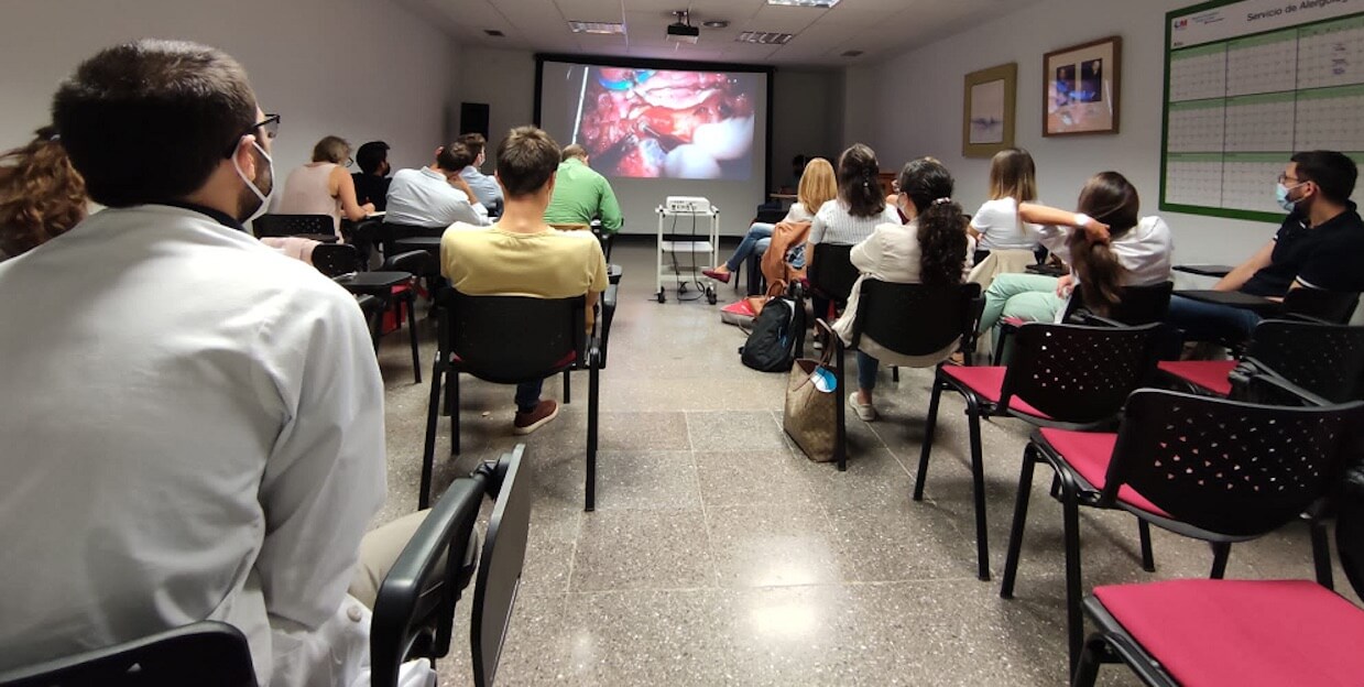 Otorrinolaringólogos especializados en cirugía del oído medio Con R