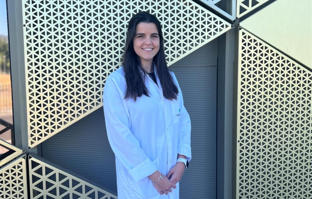 La doctora María del Carmen Gutiérrez Muñoz, coordinadora de la Unidad del sueño del Hospital Quirónsalud Córdoba, lo resume con una idea muy clara: "Dormir más horas de las necesarias puede ser más incapacitante que no dormir lo suficiente".